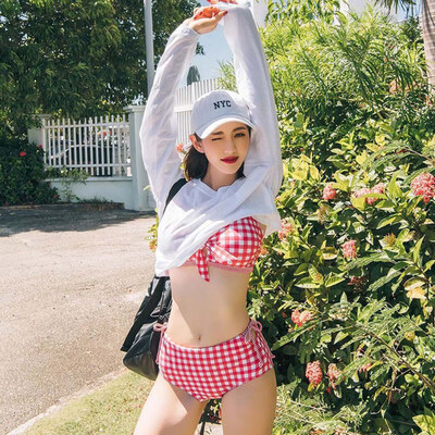 Sexy swimwear female split bikini small chest gathered high waist swimsuit lattice covered belly was thin
Sexy swimwear female split bikini small chest gathered high waist swimsuit lattice covered belly was thin