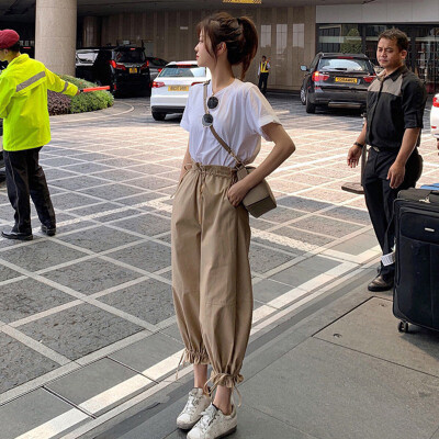 Korean Style Women Khaki Harem Pants Solid Color High Waist Autumn Casual Streetwear Gothic Loose Preppy Trousers
Korean Style Women Khaki Harem Pants Solid Color High Waist Autumn Casual Streetwear Gothic Loose Preppy Trousers