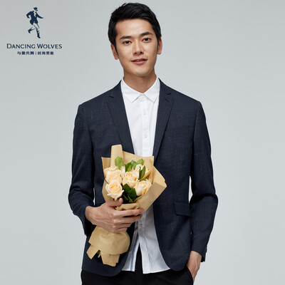 Dancing with wolves DANCING WOLVES suit men 2019 spring new self-cultivation single-breasted youth leisure single west 72093335530 101 navy blue 48A
Dancing with wolves DANCING WOLVES suit men 2019 spring new self-cultivation single-breasted youth leisure single west 72093335530 101 navy blue 48A
