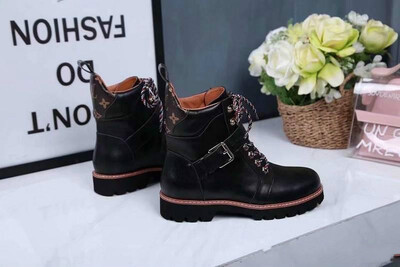 Women Hiking Boots Black Cowhide Lace Up Platform Ankle Knight Martin Boots Fashion Outdoor Winter Sports Shoes Sneakers
Women Hiking Boots Black Cowhide Lace Up Platform Ankle Knight Martin Boots Fashion Outdoor Winter Sports Shoes Sneakers