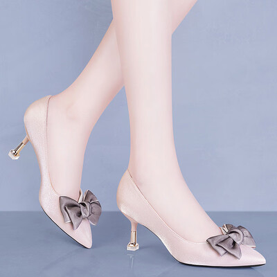 Gucci Tianlun GUCIHEAVEN Korean version of the casual fashion pointed shallow mouth low cut bow decoration high heel waterproof platform womens shoes 9042 beige 37
Gucci Tianlun GUCIHEAVEN Korean version of the casual fashion pointed shallow mouth low cut bow decoration high heel waterproof platform womens shoes 9042 beige 37