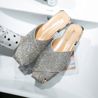 Rhinestone slippers 2019 summer new European station Baotou rough with lazy students Joker out half drag holiday shoes
Rhinestone slippers 2019 summer new European station Baotou rough with lazy students Joker out half drag holiday shoes