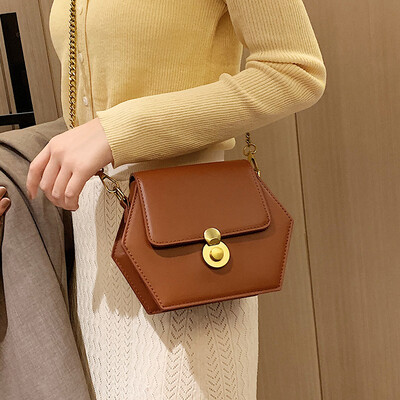 Bag 2019 Korean version of the new chic chain small square bag shoulder Messenger bag fashion lock buckle handbag mini bag
Bag 2019 Korean version of the new chic chain small square bag shoulder Messenger bag fashion lock buckle handbag mini bag