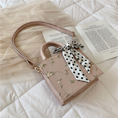 Advanced sense bag foreign air bag 2019 new wave Korean version of the wild Messenger bag lace scarf fashion handbag
Advanced sense bag foreign air bag 2019 new wave Korean version of the wild Messenger bag lace scarf fashion handbag