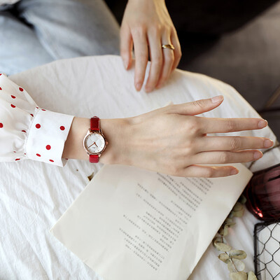 Ins wind sen temperament Korean fashion retro chic simple belt cool wind student quartz watch female
Ins wind sen temperament Korean fashion retro chic simple belt cool wind student quartz watch female