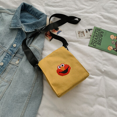Ins package 2019 new simple wild casual shoulder bag fashion Messenger small square bag cartoon cute canvas bag
Ins package 2019 new simple wild casual shoulder bag fashion Messenger small square bag cartoon cute canvas bag