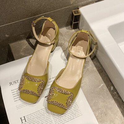Summer new Baotou rhinestone hollow thick-heeled sandals women 2019 net red Joker buckle belt with fairy shoes
Summer new Baotou rhinestone hollow thick-heeled sandals women 2019 net red Joker buckle belt with fairy shoes