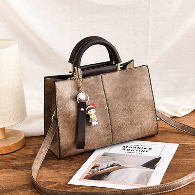 Baggage Ladies Large Capacity retro tote bag simple handbag Korean version single shoulder bag soft oblique Bag tide
Baggage Ladies Large Capacity retro tote bag simple handbag Korean version single shoulder bag soft oblique Bag tide