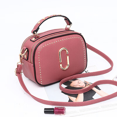Womens new fashion Korean version of Joker personality bag shoulder Messenger bag girl
Womens new fashion Korean version of Joker personality bag shoulder Messenger bag girl