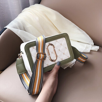 2019 new fashion simple wild broadband small square bag chic heart-shaped embroidery thread rhombic color contrast shoulder Messenger bag
2019 new fashion simple wild broadband small square bag chic heart-shaped embroidery thread rhombic color contrast shoulder Messenger bag