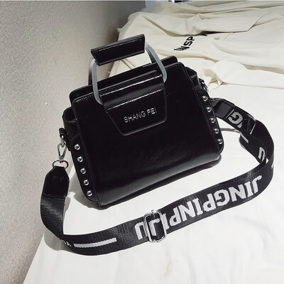 Spring&summer small bag female 2019 new wave fashion retro rivet shoulder bag shoulder wide shoulder strap Messenger bag
Spring&summer small bag female 2019 new wave fashion retro rivet shoulder bag shoulder wide shoulder strap Messenger bag