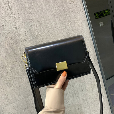 Qiao Bani 2019 new Korean fashion Dongdaemun simple lock small square bag wild shoulder diagonal female bag
Qiao Bani 2019 new Korean fashion Dongdaemun simple lock small square bag wild shoulder diagonal female bag