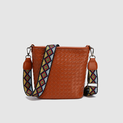 Bag female Korean version of the wild large-capacity shoulder Messenger bag fashion woven ribbon bucket bag
Bag female Korean version of the wild large-capacity shoulder Messenger bag fashion woven ribbon bucket bag
