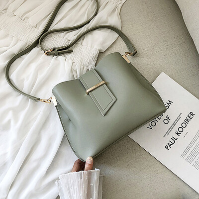 Summer new leisure bucket bag handbags new 2019 Korean version of the wild shoulder fashion simple Messenger bag 
Summer new leisure bucket bag handbags new 2019 Korean version of the wild shoulder fashion simple Messenger bag