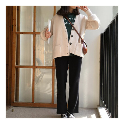 Early spring 2018 Korean version languid single breasted v-neck lantern sleeve loose sweater cardigan short style jacket
Early spring 2018 Korean version languid single breasted v-neck lantern sleeve loose sweater cardigan short style jacket