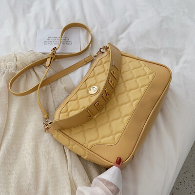 On the new small bag women 2019 new Korean fashion shoulder bag foreign style diamond chain messenger bag tide
On the new small bag women 2019 new Korean fashion shoulder bag foreign style diamond chain messenger bag tide