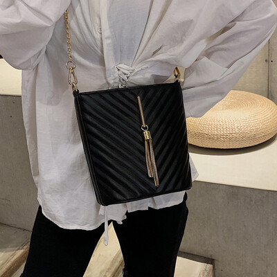 Senior sense small bag female 2019 new ins super fire Korean version of the chain of gas bucket bag simple shoulder slung
Senior sense small bag female 2019 new ins super fire Korean version of the chain of gas bucket bag simple shoulder slung