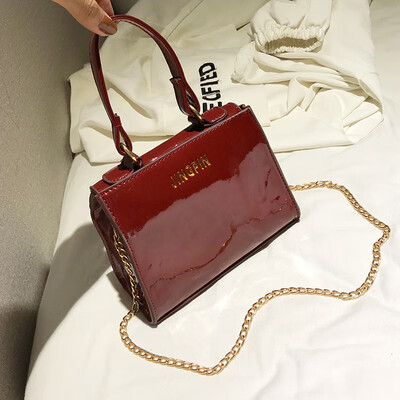 Fashion temperament chain Messenger bag female 2019 new casual simple versatile shoulder bag personality letter handbag
Fashion temperament chain Messenger bag female 2019 new casual simple versatile shoulder bag personality letter handbag