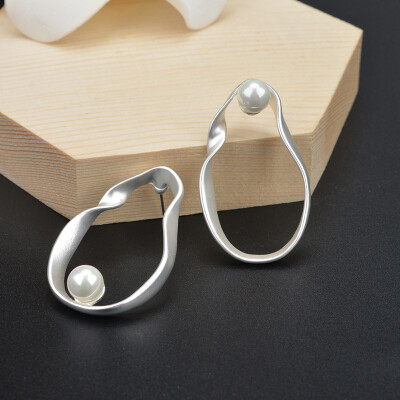 2019 new brand design irregular earrings geometric shape twisted earrings simple for women
2019 new brand design irregular earrings geometric shape twisted earrings simple for women
