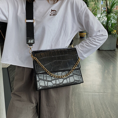 Senior sense bag female 2019 new Korean fashion casual wild wide shoulder strap shoulder slung chain small square bag
Senior sense bag female 2019 new Korean fashion casual wild wide shoulder strap shoulder slung chain small square bag