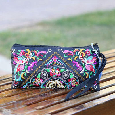 Flower Embroidered Wallet Purse Handmade Ethnic Flowers Embroidery 2019 Fashion Women Small Handbag Wallet Phone Bag
Flower Embroidered Wallet Purse Handmade Ethnic Flowers Embroidery 2019 Fashion Women Small Handbag Wallet Phone Bag