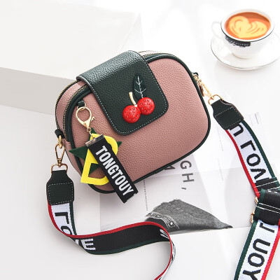 On the new womens bag tide Korean version of Joker shoulder bag messenger bag girl fashion casual simplicity
On the new womens bag tide Korean version of Joker shoulder bag messenger bag girl fashion casual simplicity