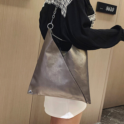 Niche autumn simple wild large capacity Tot dumplings underarm shoulder bag female 2019 Korean version of the new portable
Niche autumn simple wild large capacity Tot dumplings underarm shoulder bag female 2019 Korean version of the new portable