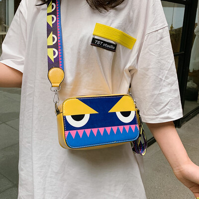New small bag female 2019 new Korean version of the wild Messenger bag small monster Yu Di wide shoulder strap shoulder small square bag
New small bag female 2019 new Korean version of the wild Messenger bag small monster Yu Di wide shoulder strap shoulder small square bag