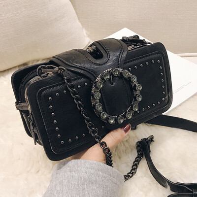 Small bag women 2019 autumn&winter new tide Korean chain retro Messenger bag Hong Kong wind shoulder small square bag
Small bag women 2019 autumn&winter new tide Korean chain retro Messenger bag Hong Kong wind shoulder small square bag