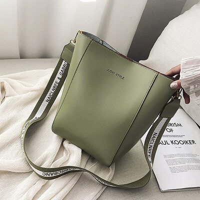 Simple texture bag ins advanced sense of foreign style womens bag 2019 new broadband bucket bag shoulder Messenger bag
Simple texture bag ins advanced sense of foreign style womens bag 2019 new broadband bucket bag shoulder Messenger bag