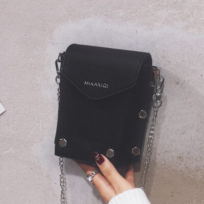 Hong Kong style retro rivet small square bag female 2019 new shoulder bag art student chic Messenger bag
Hong Kong style retro rivet small square bag female 2019 new shoulder bag art student chic Messenger bag