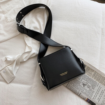Qiao Bani 2019 new European&American style fashion simple letter bucket street shot shoulder bag diagonal cross trend handbags
Qiao Bani 2019 new European&American style fashion simple letter bucket street shot shoulder bag diagonal cross trend handbags