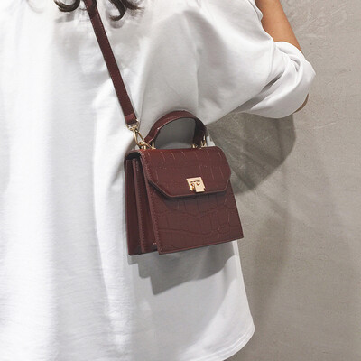 French small bag 2019 new fashion handbag summer small fresh chain bag wild ins messenger bag
French small bag 2019 new fashion handbag summer small fresh chain bag wild ins messenger bag