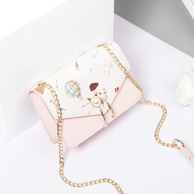In summer ins single-shouldered girl slanted a bag on the chain&the students were stylish&fresh
In summer ins single-shouldered girl slanted a bag on the chain&the students were stylish&fresh