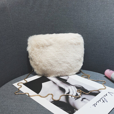 2018 winter new wild chain shoulder Messenger bag Korean version of the wild cute girl hair chain mobile phone bag
2018 winter new wild chain shoulder Messenger bag Korean version of the wild cute girl hair chain mobile phone bag