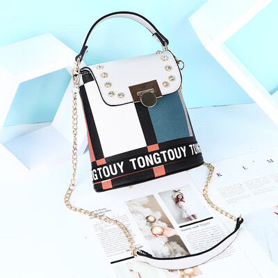 Bag female 2019 new letter chain hit color geometric box bag shoulder diagonal small bag
Bag female 2019 new letter chain hit color geometric box bag shoulder diagonal small bag