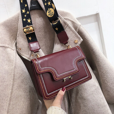 Qiao Bani 2019 new Korean chic fashion embroidery line hit color ribbon wild small square bag shoulder diagonal female bag
Qiao Bani 2019 new Korean chic fashion embroidery line hit color ribbon wild small square bag shoulder diagonal female bag