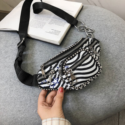 Qiao Bani 2019 new Korean chic fashion Harajuku style canvas hit color chest pocket tide handbags factory direct sales
Qiao Bani 2019 new Korean chic fashion Harajuku style canvas hit color chest pocket tide handbags factory direct sales