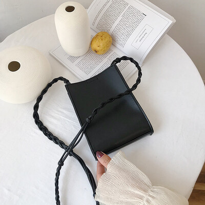 Summer France niche texture bag handbag 2019 new wave fashion fashion wild shoulder slung small square bag
Summer France niche texture bag handbag 2019 new wave fashion fashion wild shoulder slung small square bag