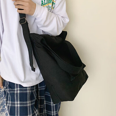 Sen Department girl Messenger bag handbag 2019 new tide canvas bag fashion shoulder bag large capacity wild bag bag
Sen Department girl Messenger bag handbag 2019 new tide canvas bag fashion shoulder bag large capacity wild bag bag
