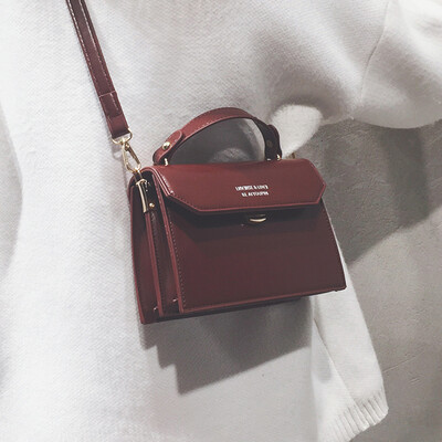 Senior sense bag female 2019 new Korean fashion portable small square bag simple foreign air shoulder Messenger bag small bag
Senior sense bag female 2019 new Korean fashion portable small square bag simple foreign air shoulder Messenger bag small bag