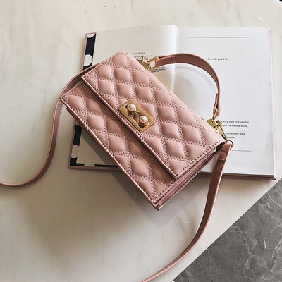 Qiao Bani 2019 new European&American style fashion embroidery thread lock flip cover handbag shoulder diagonal trend handbags
Qiao Bani 2019 new European&American style fashion embroidery thread lock flip cover handbag shoulder diagonal trend handbags