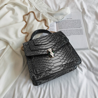 Qiao Bani 2019 new European&American style fashion snake skin pattern BV snake head flip cover bag shoulder diagonal cross tide handbag
Qiao Bani 2019 new European&American style fashion snake skin pattern BV snake head flip cover bag shoulder diagonal cross tide handbag