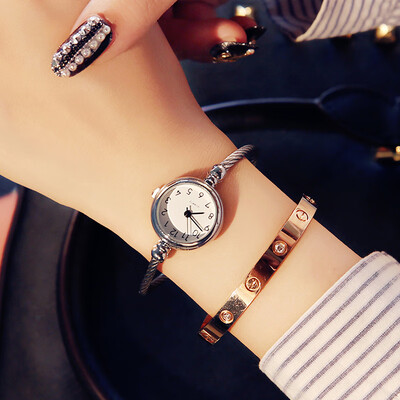 Ins small dial watch womens mini retro fine chain bracelet watch simple Korean leisure atmosphere
Ins small dial watch womens mini retro fine chain bracelet watch simple Korean leisure atmosphere