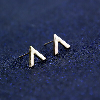 E070 "V" Letter Stud Earrings For Women Gold-color Color Triangle Stud Earrings Cute Gift Fashion Vintage Jewelry Wholesale
E070 "V" Letter Stud Earrings For Women Gold-color Color Triangle Stud Earrings Cute Gift Fashion Vintage Jewelry Wholesale