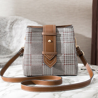 Winter&winter small womens fashion-style high-quality single-shoulder large-capacity water-bucket bag
Winter&winter small womens fashion-style high-quality single-shoulder large-capacity water-bucket bag