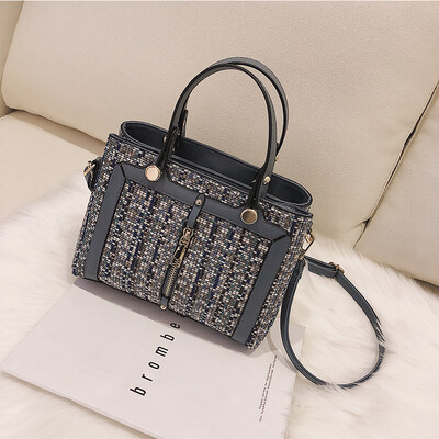Small bag female 2019 new wave Korean version of the wild Messenger shoulder shoulder fashion casual shopping bag shaped woolen small square bag
Small bag female 2019 new wave Korean version of the wild Messenger shoulder shoulder fashion casual shopping bag shaped woolen small square bag