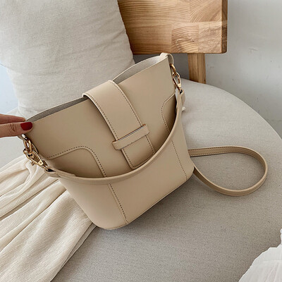 Qiao Bani 2019 new European&American style fashion simple splicing mother bucket bucket hand bag shoulder diagonal female bag tide
Qiao Bani 2019 new European&American style fashion simple splicing mother bucket bucket hand bag shoulder diagonal female bag tide