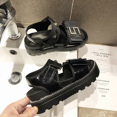Ins Super Fire Thick Bottom Sandals Female Summer Fairy Wind Joker Sponge Rivet Diamond Beach Shoes
Ins Super Fire Thick Bottom Sandals Female Summer Fairy Wind Joker Sponge Rivet Diamond Beach Shoes