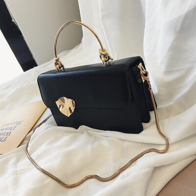 Fashion rivet embroidery small square bag 2019 new foreign air bow broadband handbag tide wild shoulder bag
Fashion rivet embroidery small square bag 2019 new foreign air bow broadband handbag tide wild shoulder bag